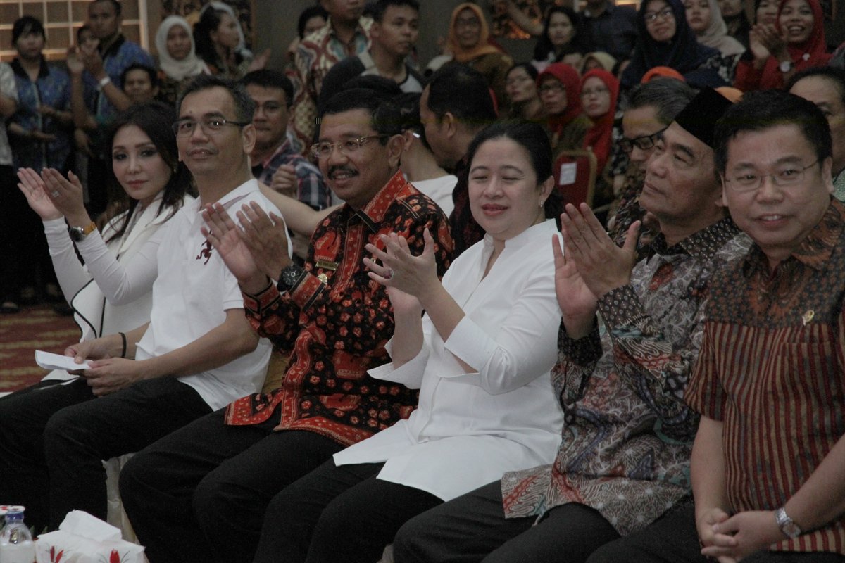 Bersama Gubsu, Menteri PMK RI Puan Maharani  Temu Ramah Dengan Guru dan Siswa