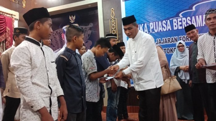 Bupati Nagan Raya Santuni 40 Anak Yatim Panti Asuhan