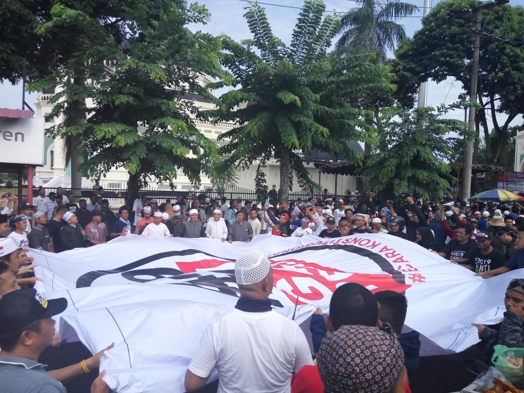 Dua Elemen Massa Deklrasai Jokowi 2 Priode dan Massa 2019GANTIPRESIDEN Gelar Aksi di Taman Sri Deli Medan