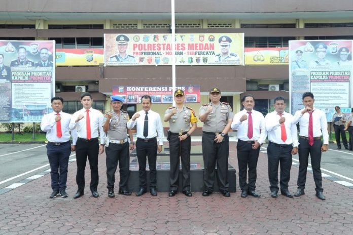 Ungkap Kasus Menonjol, Kapolsek Medan Baru, Kanit, Panit dan 4 Personil Terima Penghargaan dari Kapolrestabes Medan