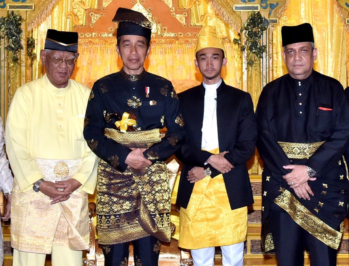 Presiden Jokowi Dianugerahi Gelar Adat oleh Kesultanan Deli