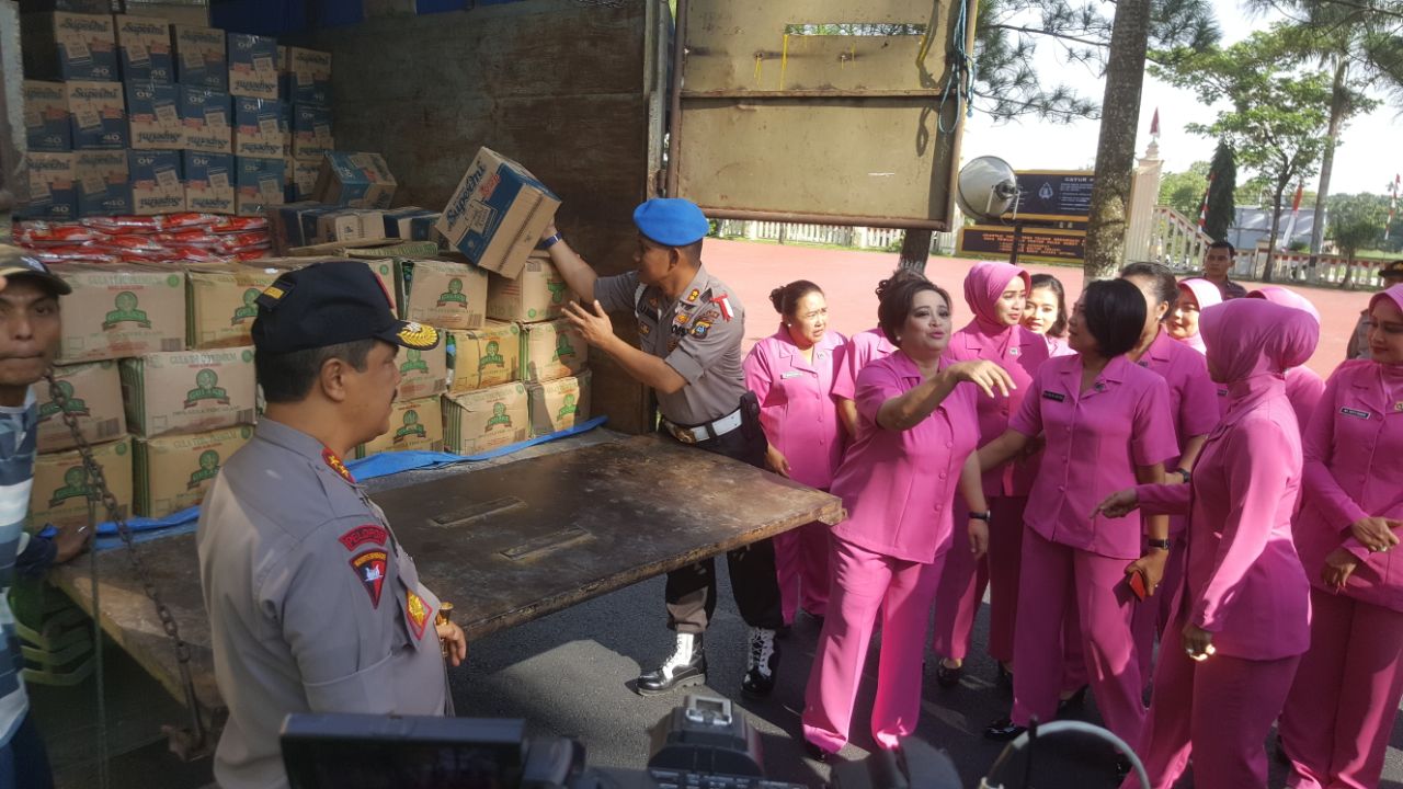 Polda Kirim Logistik Buat Korban Banjir Bandang Madina