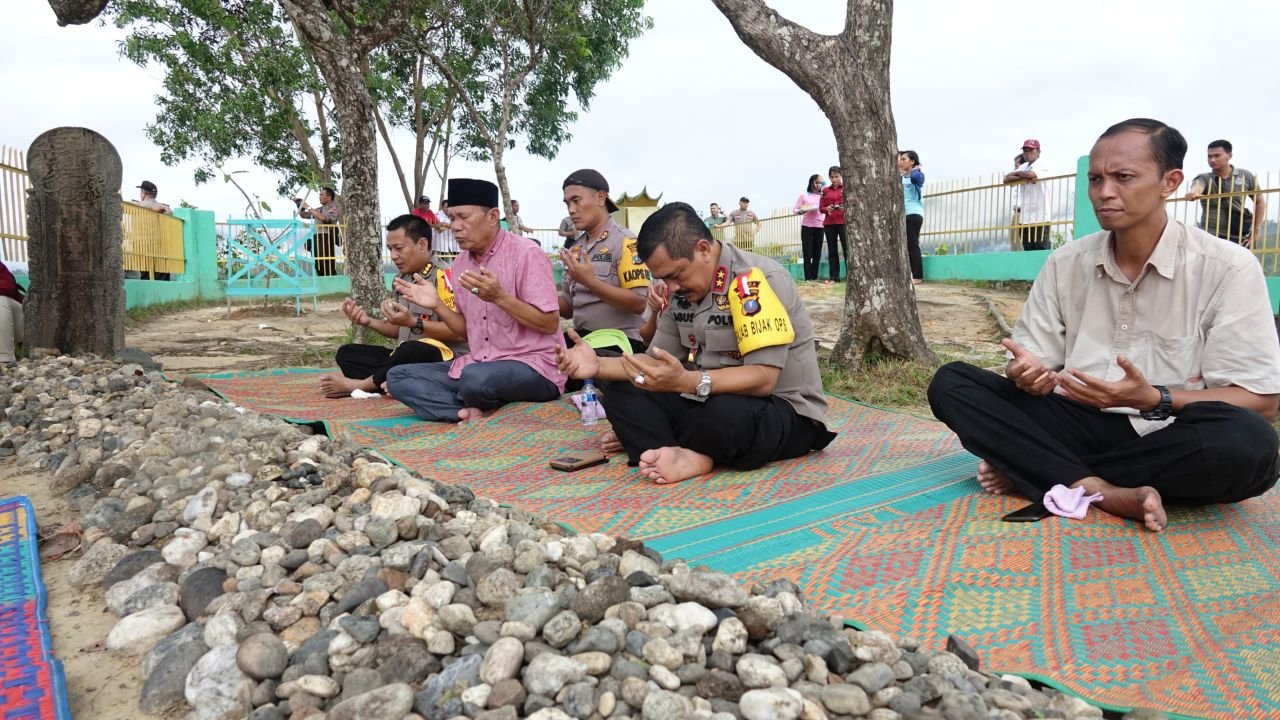 Kapolda Ziarah ke Makam Mahligai dan Papan Tinggi