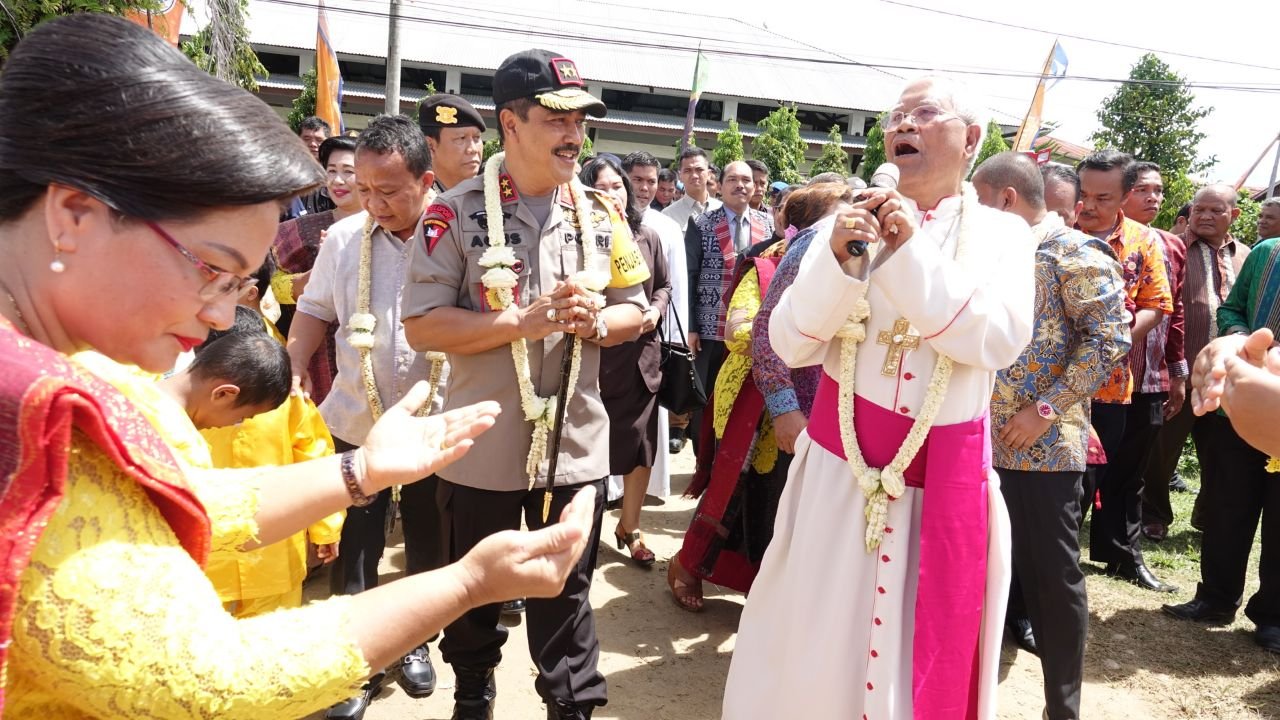 Kapolda Hadiri dan Pembukaan Pesparani di Tapteng