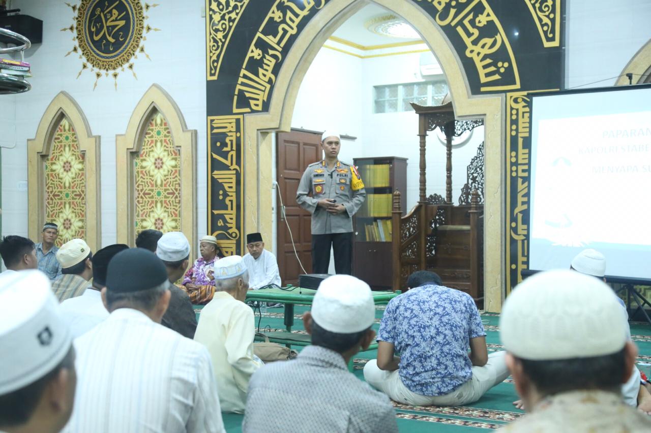 Kapolretabes Sholat Subuh Berjamaah