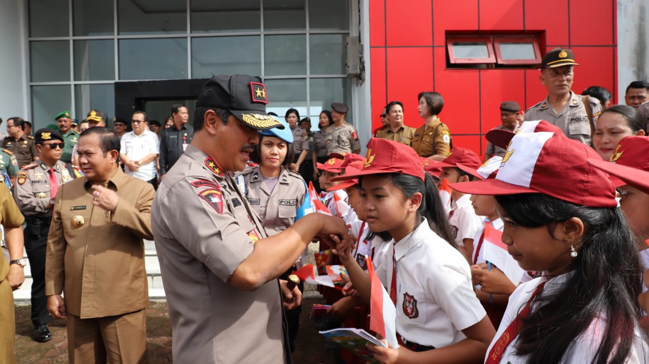 Tiba di Nias, Kapolda di Sambut Ratusan Siswa SD