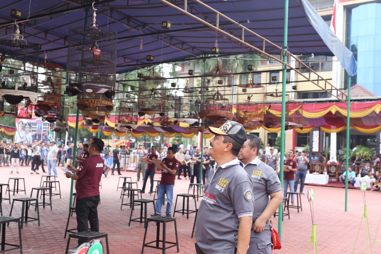Serunya Lomba Kicau Burung Piala Kapolda