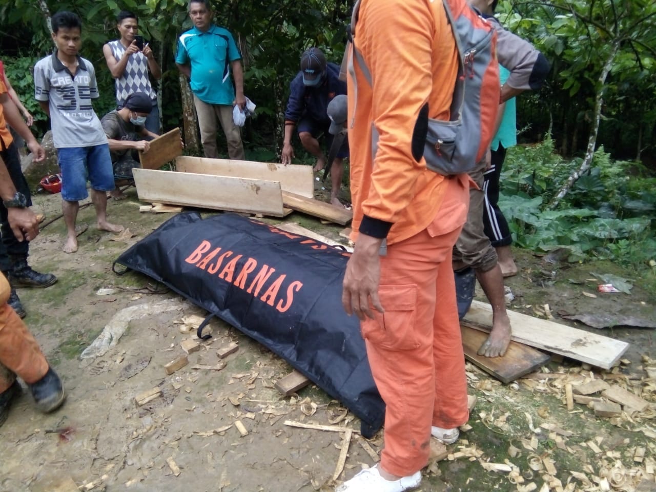 Korban Ketiga Longsor Di Nias Selatan di Temukan