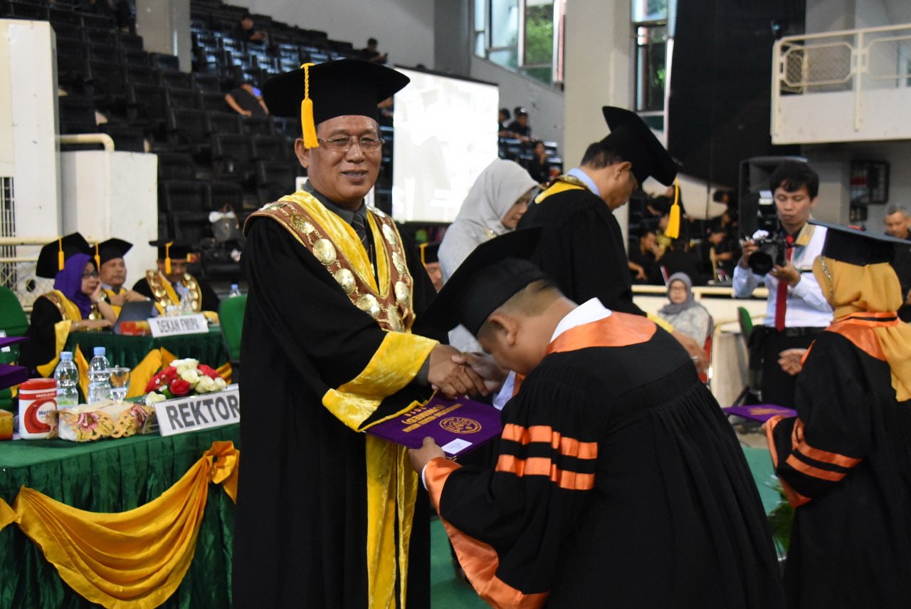 Melantik 2.038 Lulusan, Prof Dr Syawal Gultom: Jaga Nama Baik Alamamater Unimed