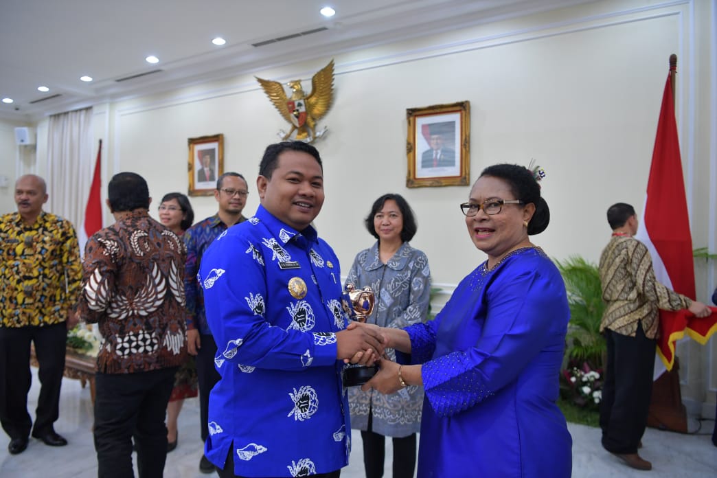 Wali Kota Tanjungbalai HM Syahrial Terima Penghargaan APE