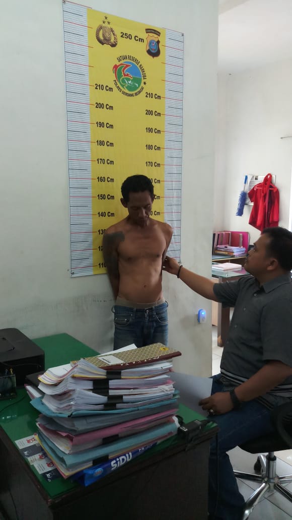 Berengsek Ketangkul Polisi Lagi Nyaru Pembeli Sabu