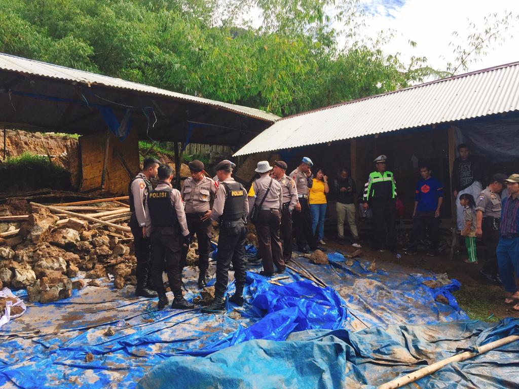 Tujuh Mahasiswa Tewas Tertimpa Material Bangunan Roboh