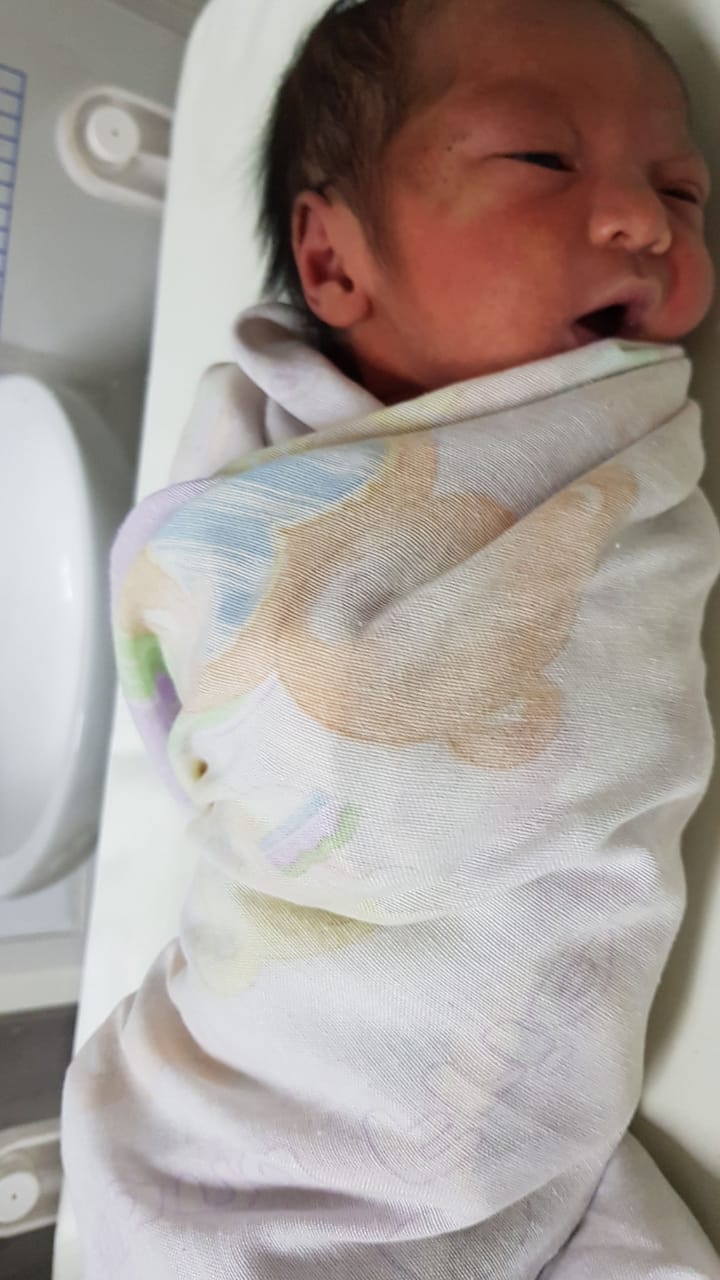 Penemuan Bayi Di Bangkai Mobil Pinggir Jalan