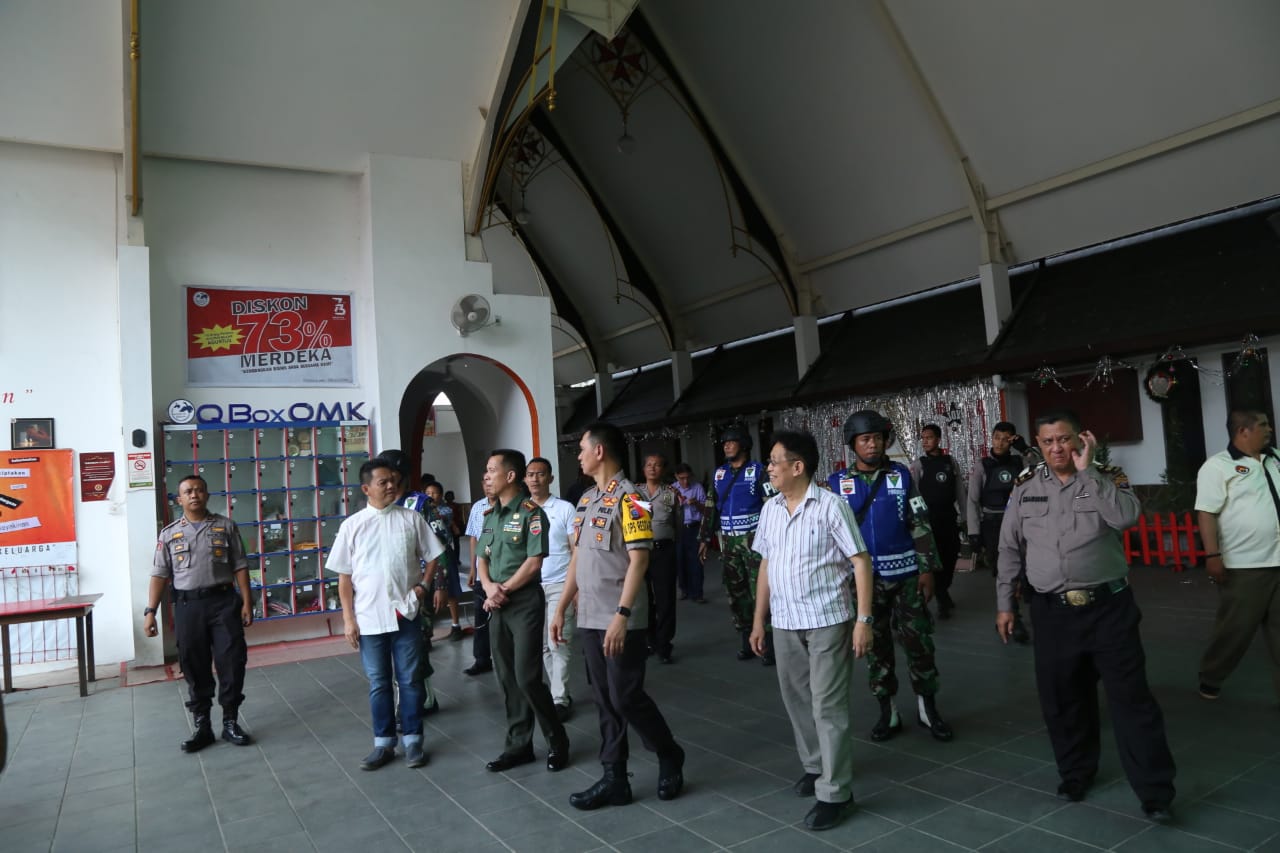 Kapolrestabes dan Dandim Pantau Pospam dan Mall Jelang Natal