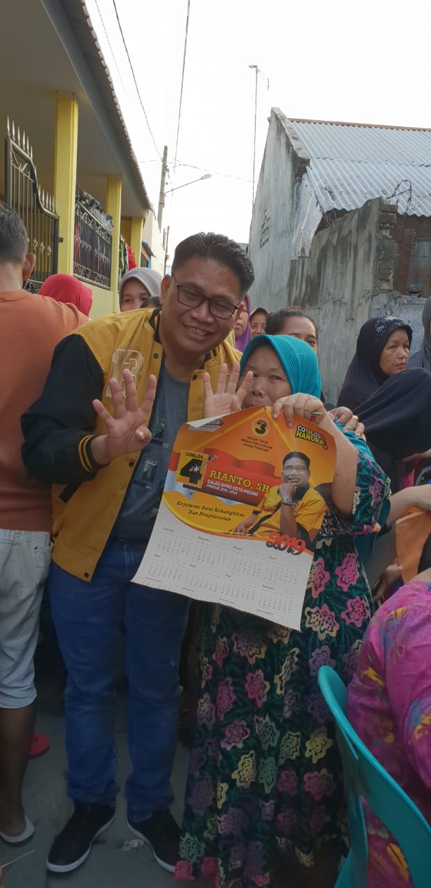 Rianto,Caleg Hanura Janji  Tampung Keluhan  Emak - Emak