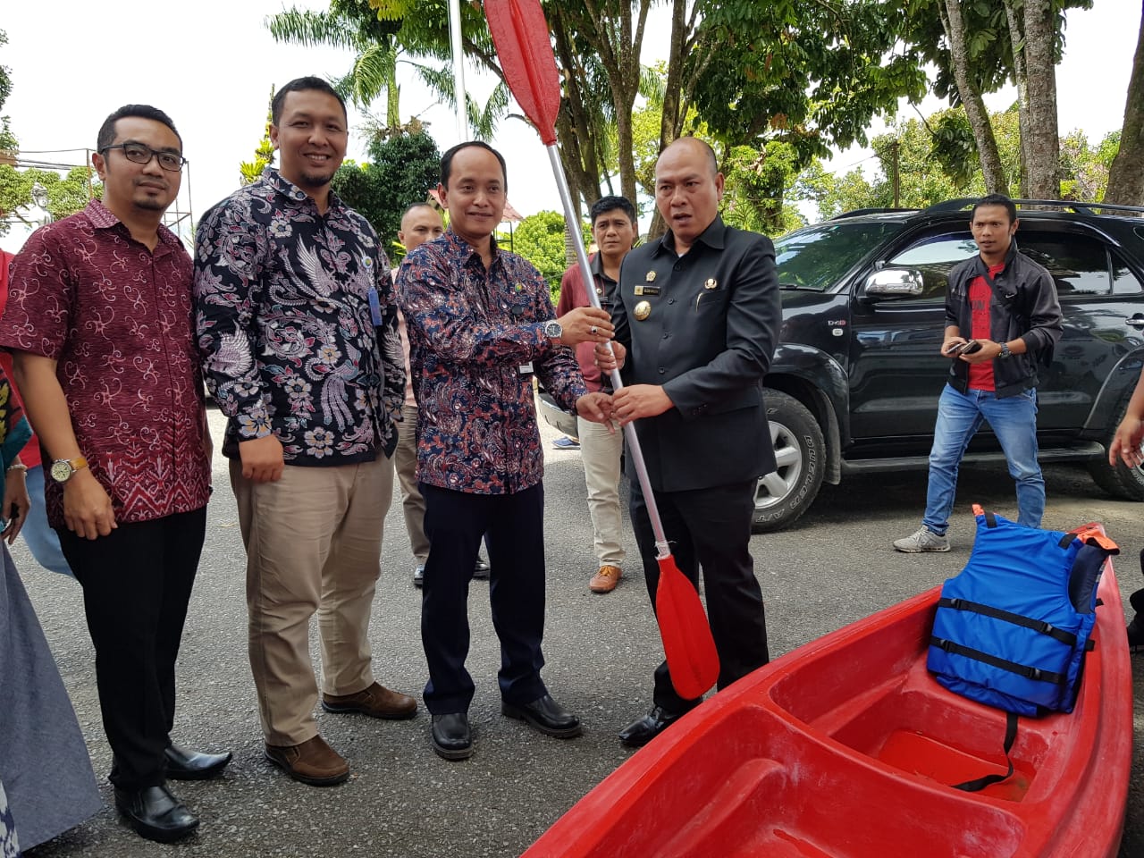 PT Angkasa Pura II Serahkan 7 Kano Ke Pemkab Taput