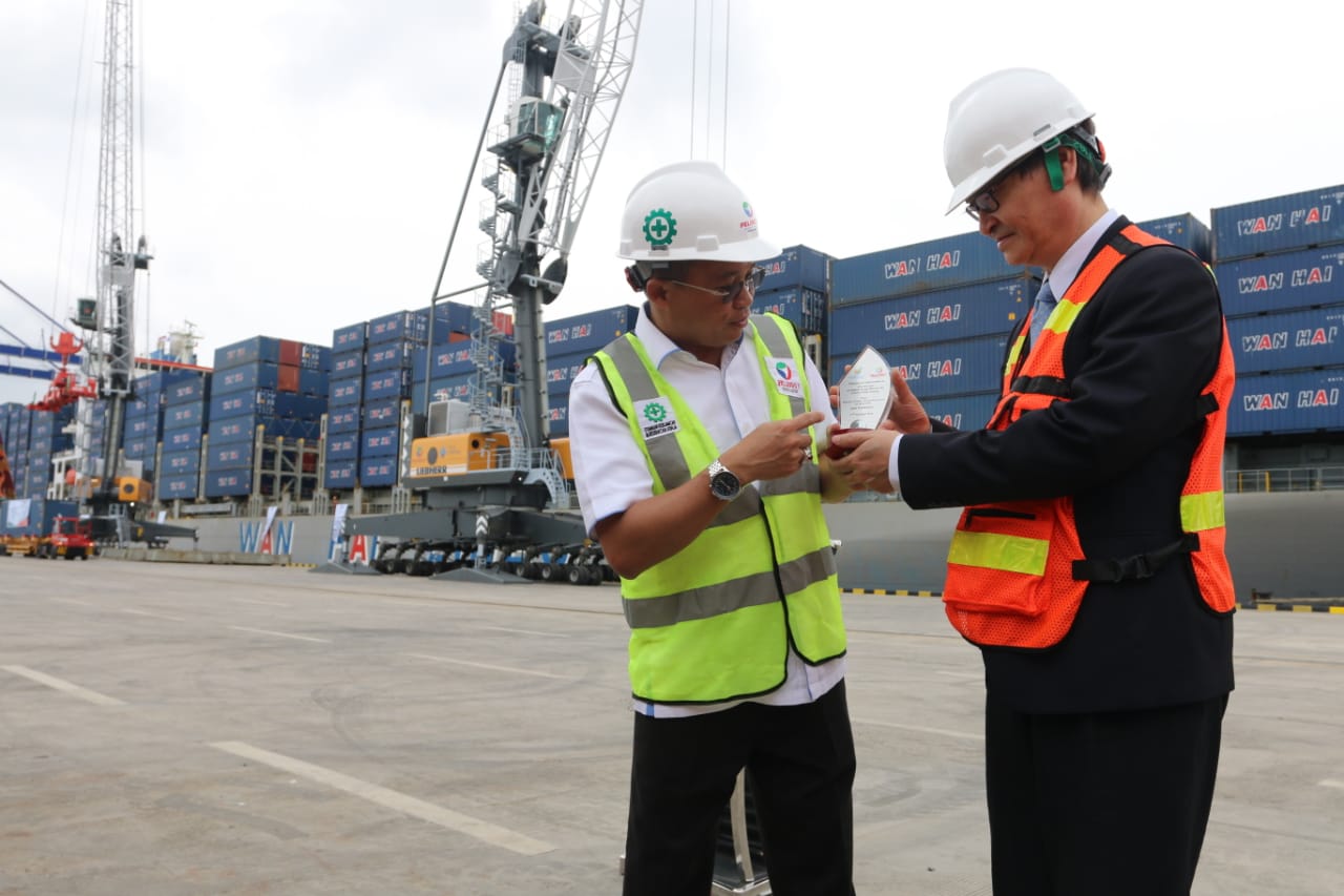 Pelabuhan Kuala Tanjung Layani Ekspor Perdana Peti Kemas