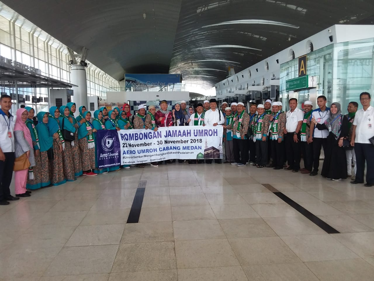 Arif Haryadian Lepas Rombongan Umroh PDAM Tirtanadi