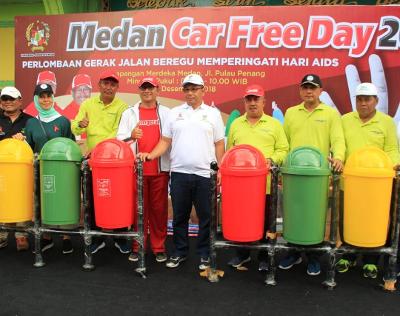 CFD Diwarnai Gerak Jalan  Beregu Peringatan Hari HIV/AIDS