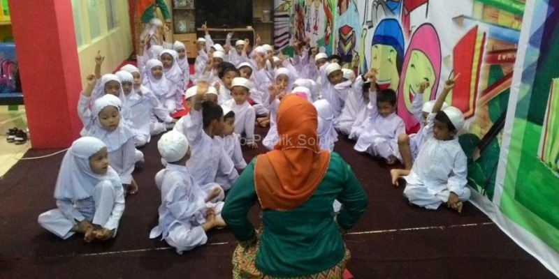 65 ORANG ANAK USIA DINI KUNJUNGI  DINAS PERPUSTAKAAN DAN KEARSIPAN