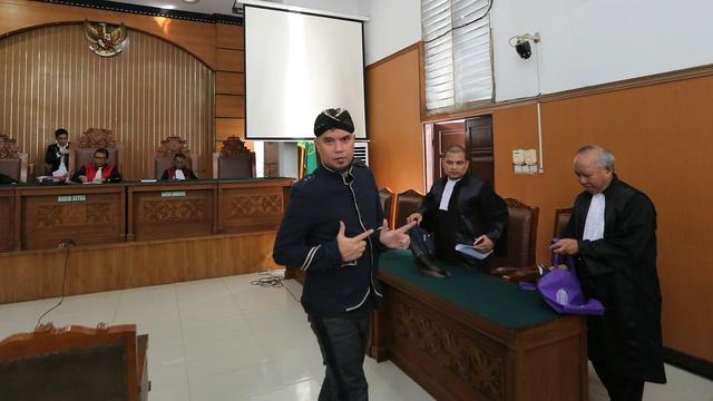 Divonis 18 Bulan, Ahmad Dhani Langsung Dibui Ahmad Dhani Bantah Sebut Ujaran Kebencian