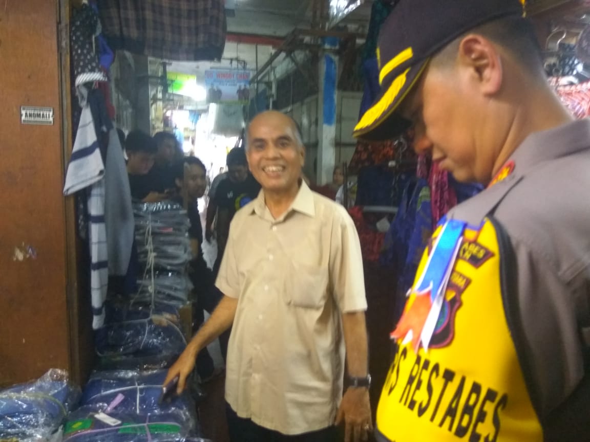 Kapolrestabes Sapa Pedagang Pusat Pasar Medan