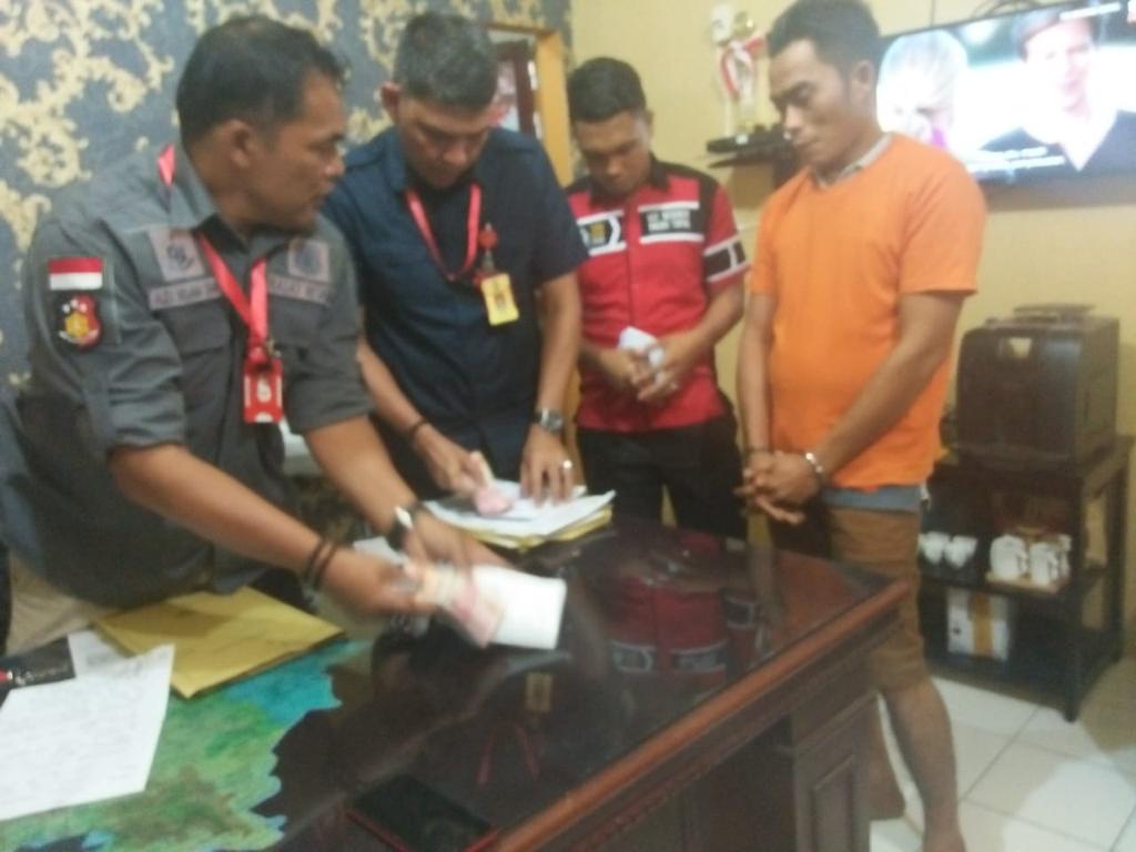 Diduga Peras Kepala Sekolah, Oknum LSM Terjaring OTT Polres Tapsel