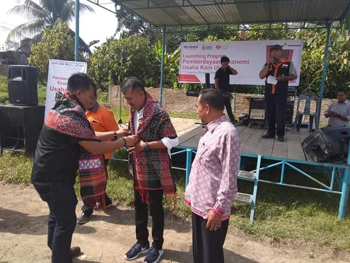 PT Pertamina dan Rumah Zakat Launcing Ulos/Hiou