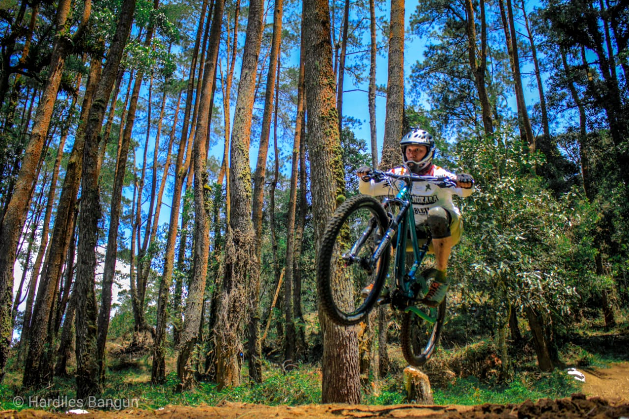 Pecinta Sepeda Ditantang Taklukkan Trek Wisata dan Pegunungan di Enduro Sumatera Utara