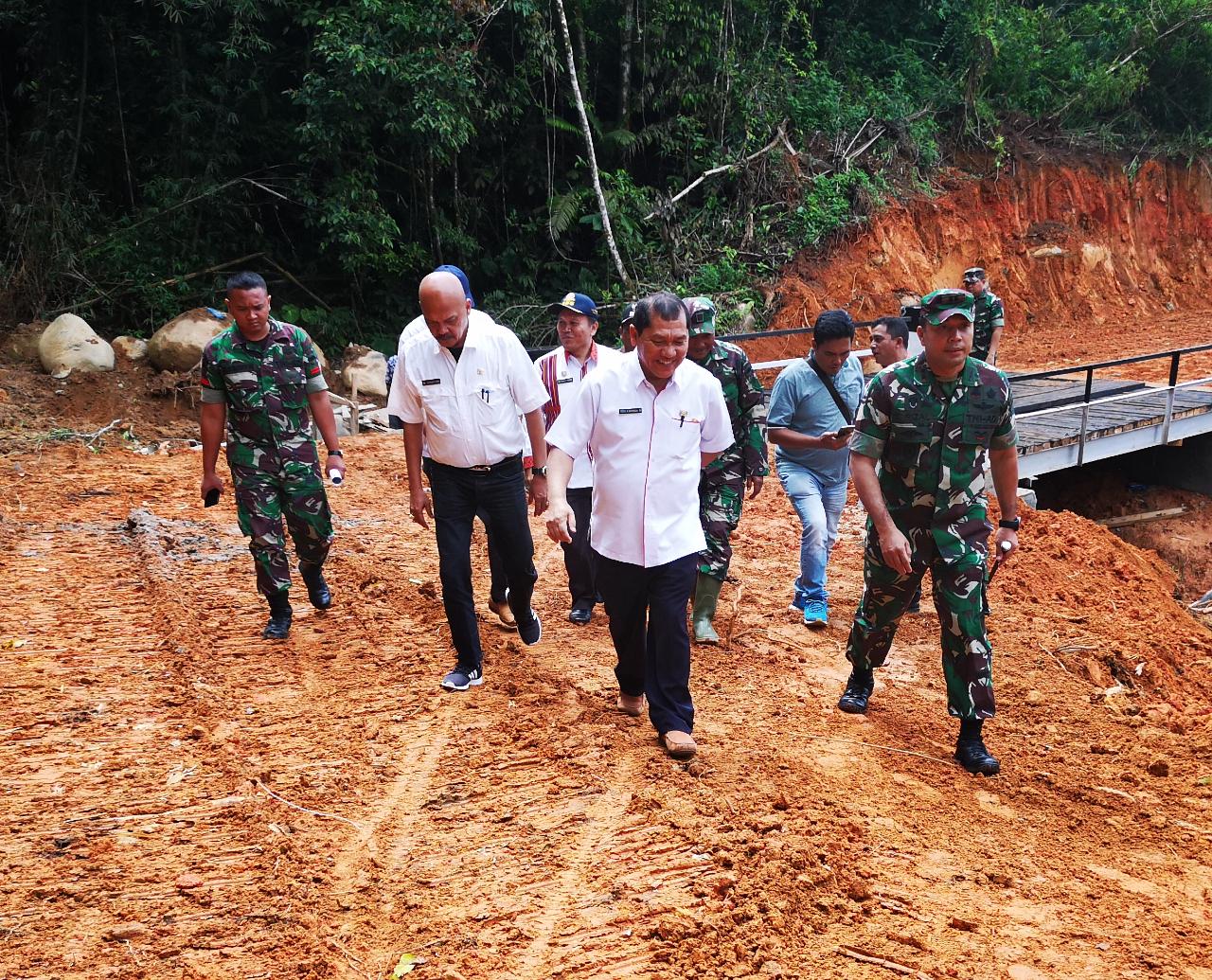 Bupati Karo Tinjau Karya Bakti Kodim 0205/TK