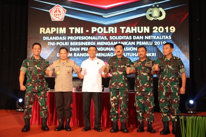 Kapolri Buka Rapim TNI-Polri di STIK-PTIK Jakarta Menko Polhukam Berikan Pembekalan