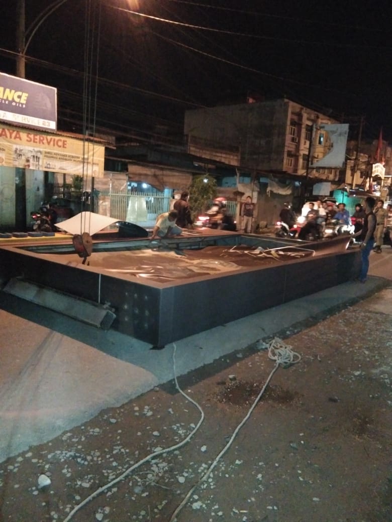 7 Papan Reklame Dibongkar Tim Gabungan