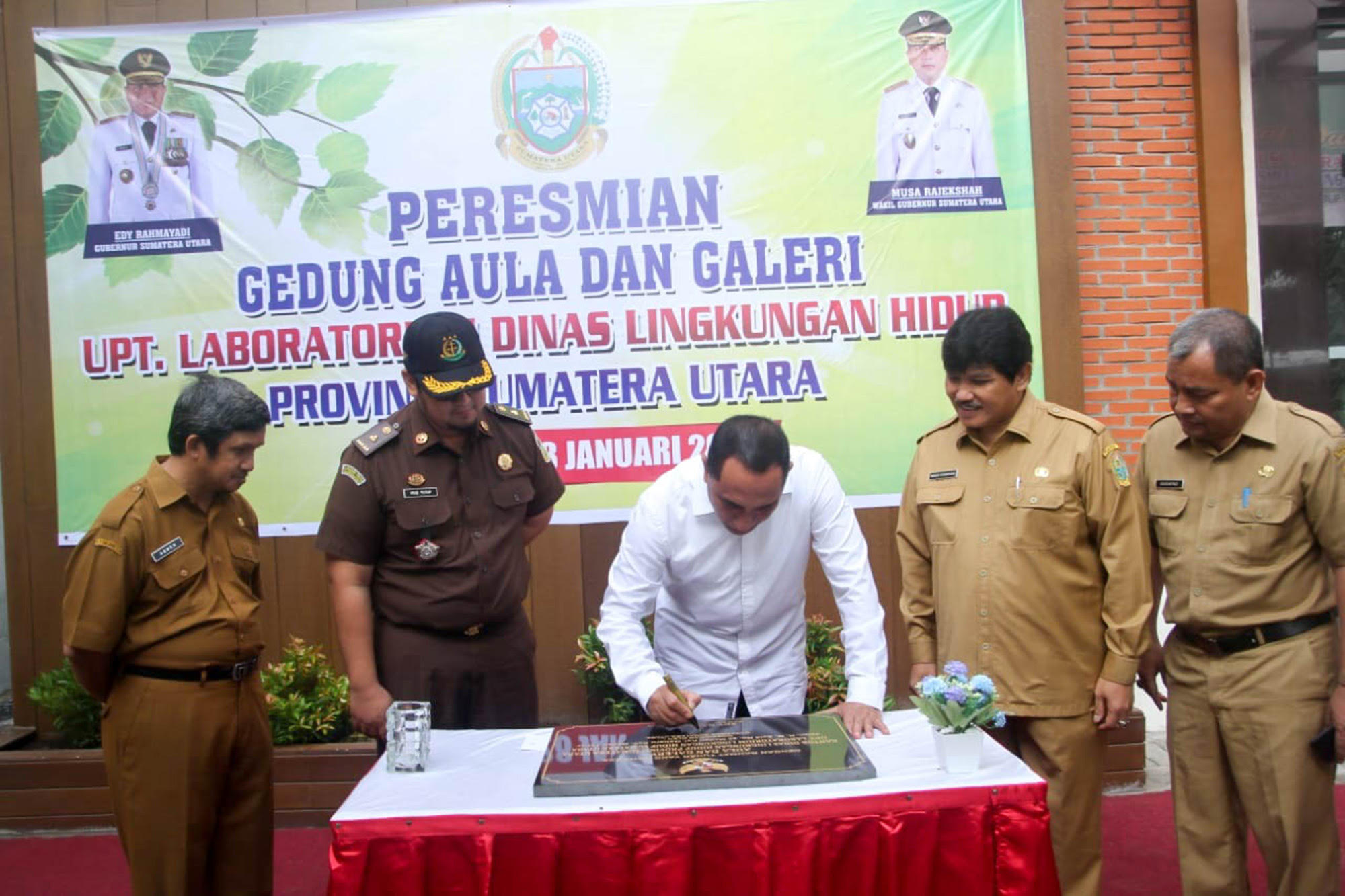 Gubernur Minta Laboratorium Punya Fokus Resmikan Gedung Galeri dan Aula DLH Sumut