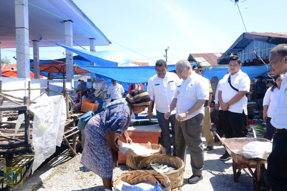 Pj. Bupati Pakpak Bharat, Dr. H. Asren Nasution, MA: Kunjungi Pasar