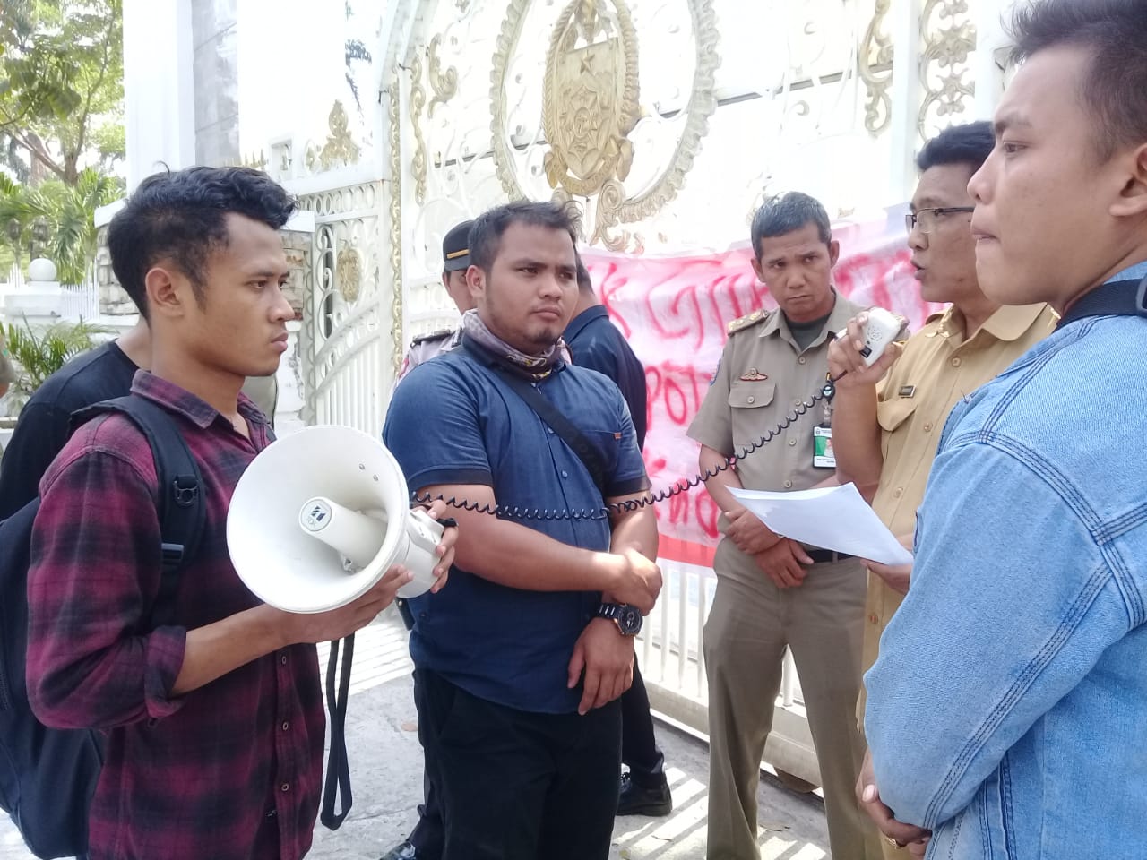 Gubsu Diminta Copot  Azhar