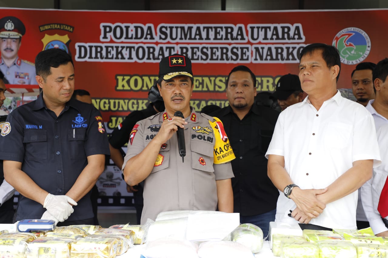 Penumpang Bus Seludupkan 55 Kg Sabu dan Pil Ekstasi