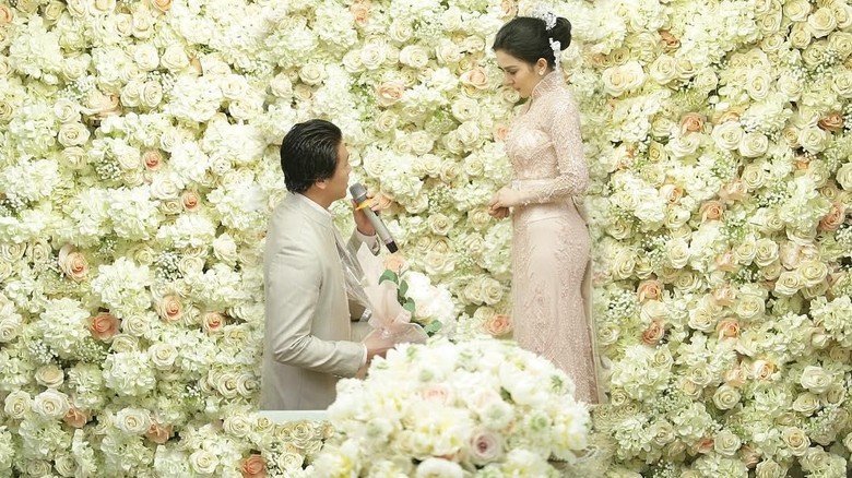 Akhirnya Petualangan Syahrini Jatuh Dipelukan Reino