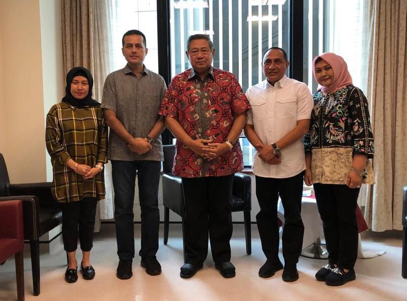 Ditemani Istri, Edy-Ijeck Terbang ke Singapura Jenguk Ani Yudhoyono
