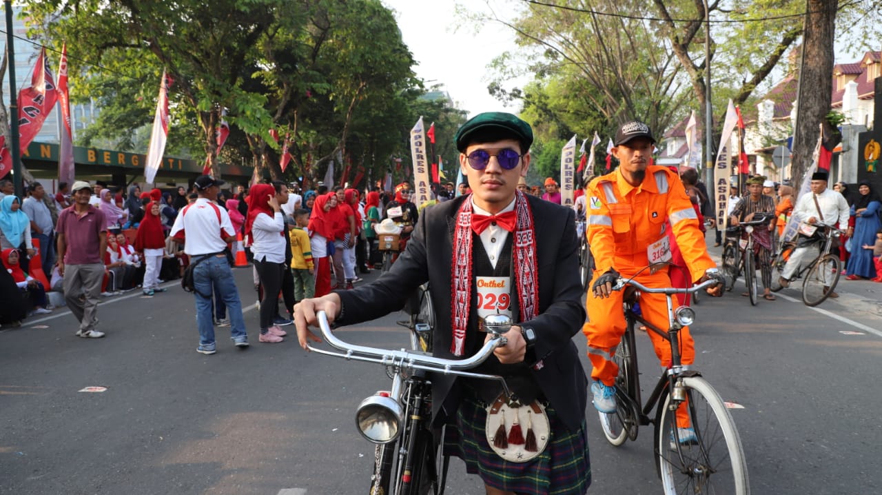 Pencinta Sepeda Ontel Ramaikan Donor Darah