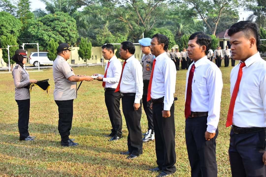 Bongkar Sindikat Narkoba, 6 Personil Satnarkoba Terima Penghargaan