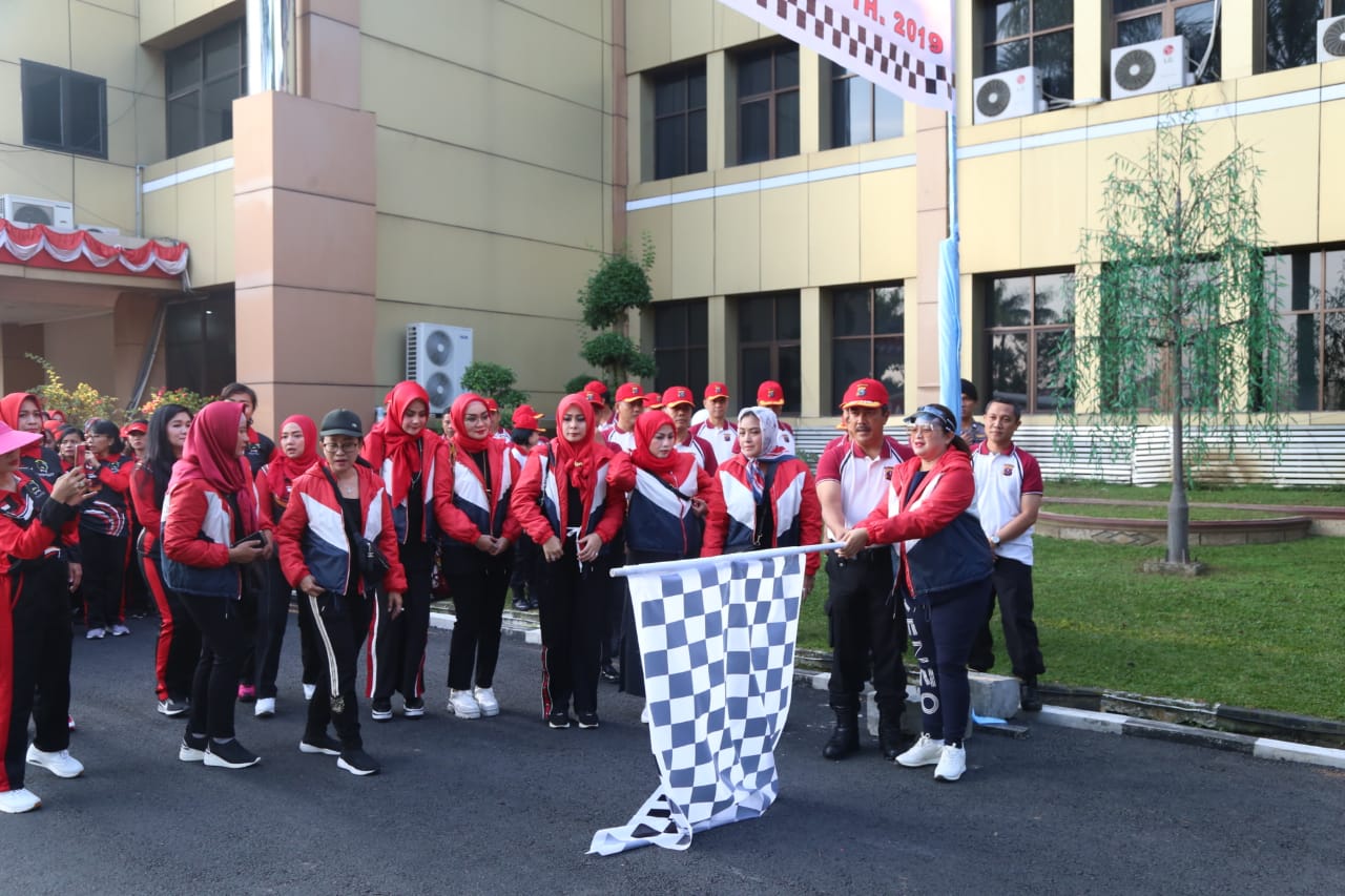 Olah Raga Bersama dan Bazar Ramaikan HUT Bhayangkari ke 39