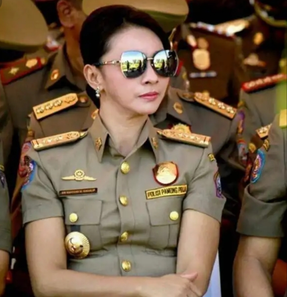 Tas dan Perhiasan Mewah, Bupati Cantik Ini Digiring ke KPK
