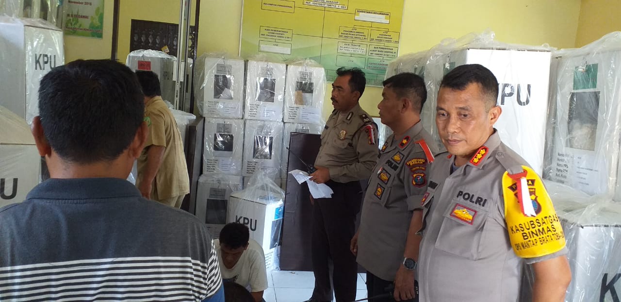 Dirbinmas Poldasu Bersama Kapolsek Medan Timur Tinjau Tempat Penyimpanan Kotak Suara