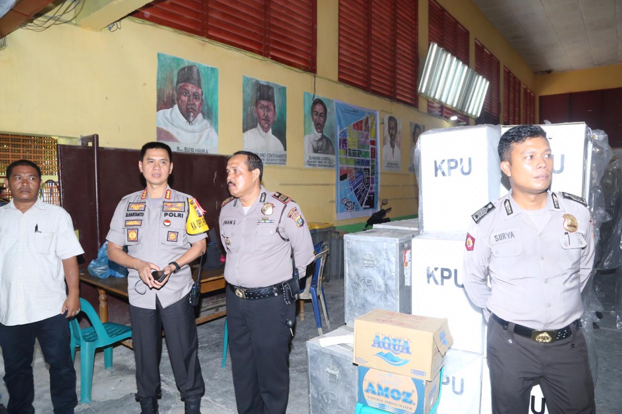 Kapolrestabes Medan Ceking Rekapitulasi dan Penghitungan Suara Pemilu 2019 Tingkat PPK Medan Sunggal 