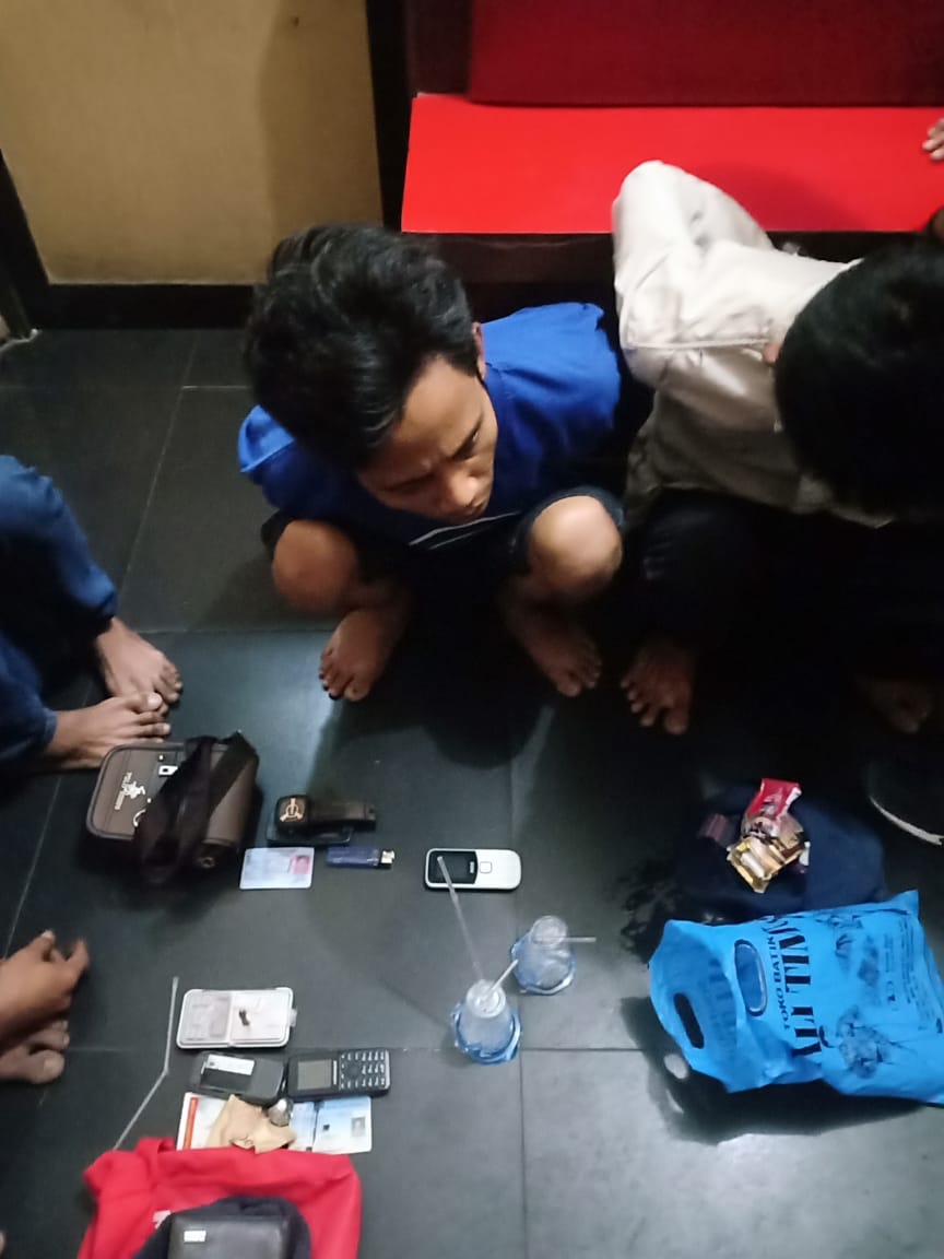 Markas Komplotan Begal Digerebek Polisi