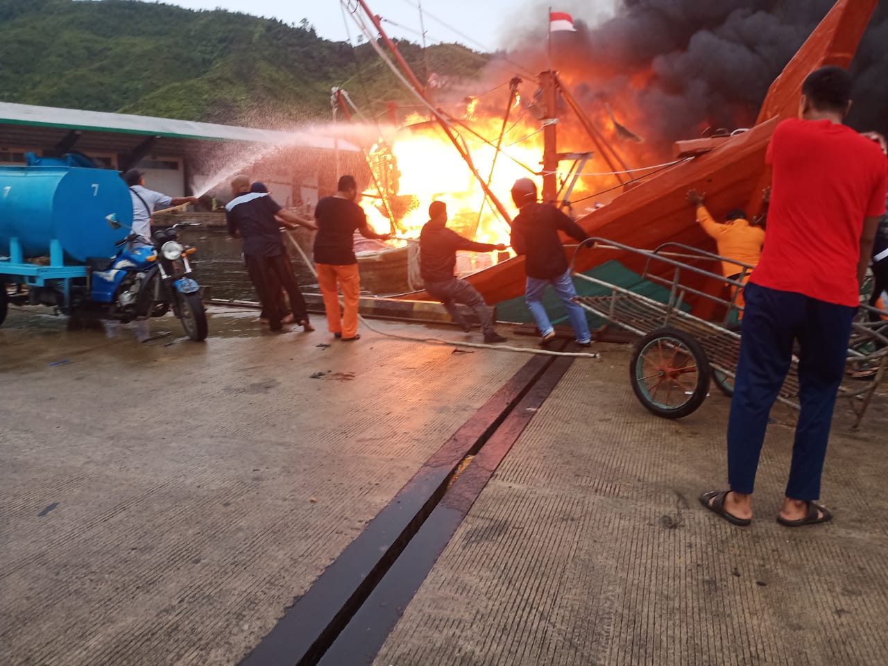 Kapal Terbakar, Dua ABK Tewas Terjebak