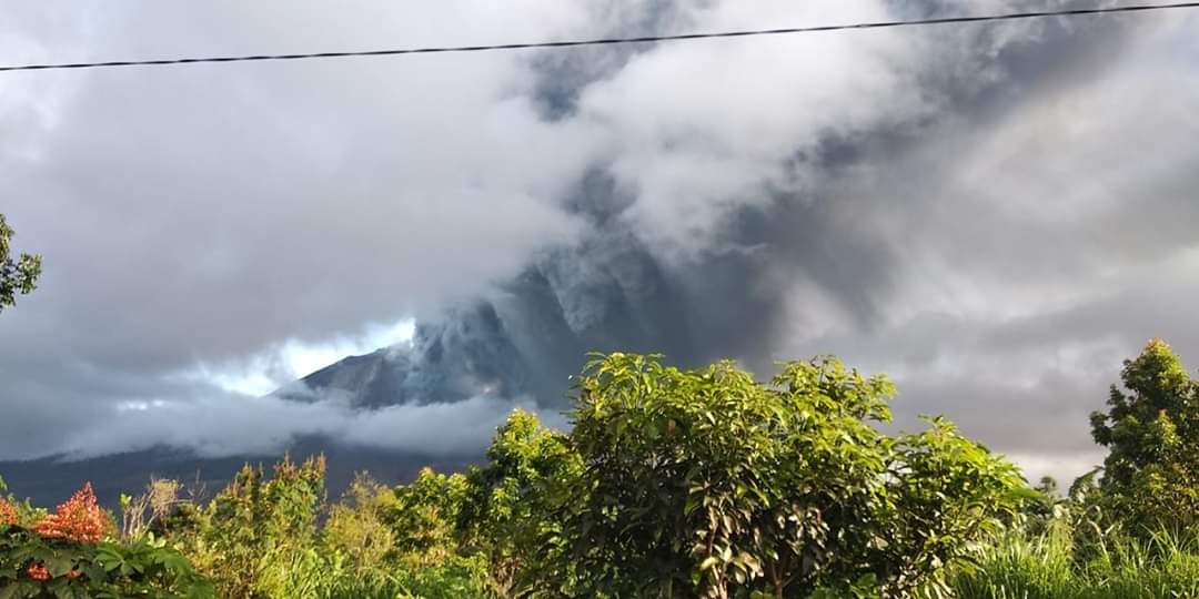 Gunung Sinabung Kembali Menyembur