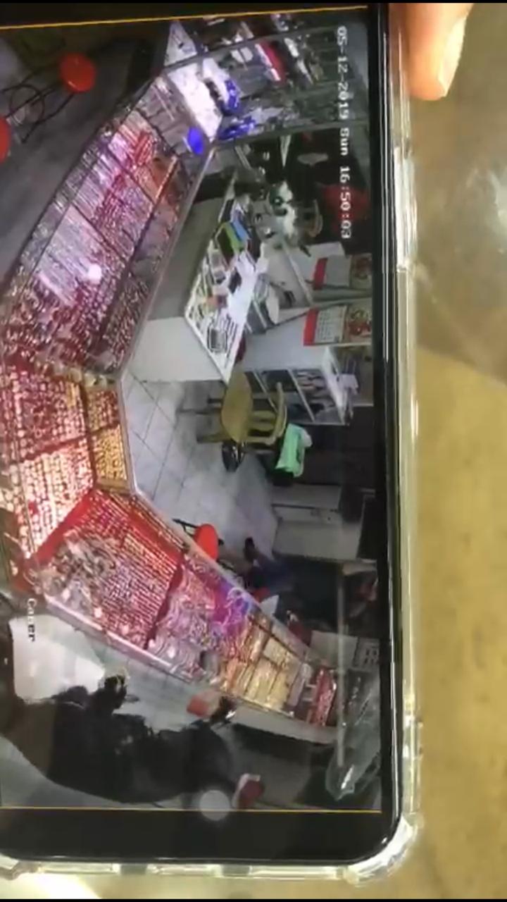 Vidio Perampokan Toko Emas Viral di Medsos
