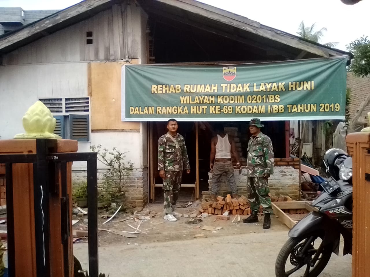Sambut HUT Kodam, TNI Rehab Rumah Warga