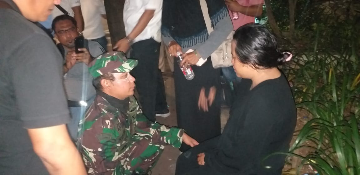 Letkol Inf Wahyu Yudhayana :  Waspadai Teror, Wanita Bercadar Diperiksa